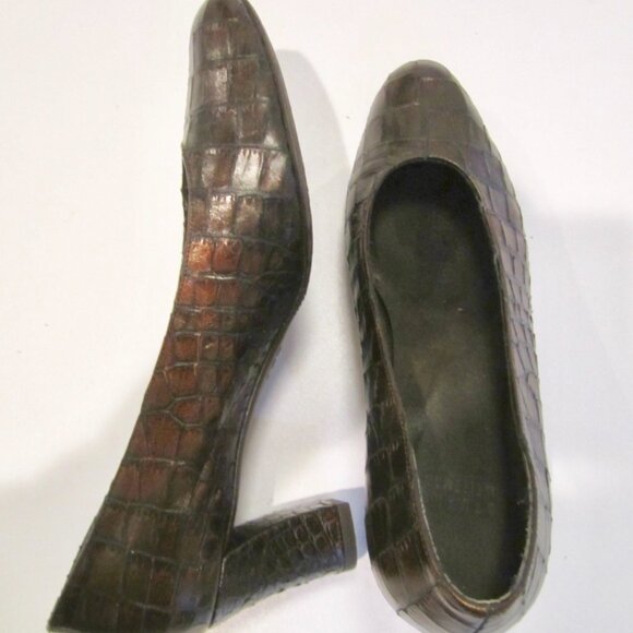 US 7.5 W STUART WEITZMAN TILTING RYE (brown) GLOSSY CROCO pump heels comfort - Picture 3 of 9